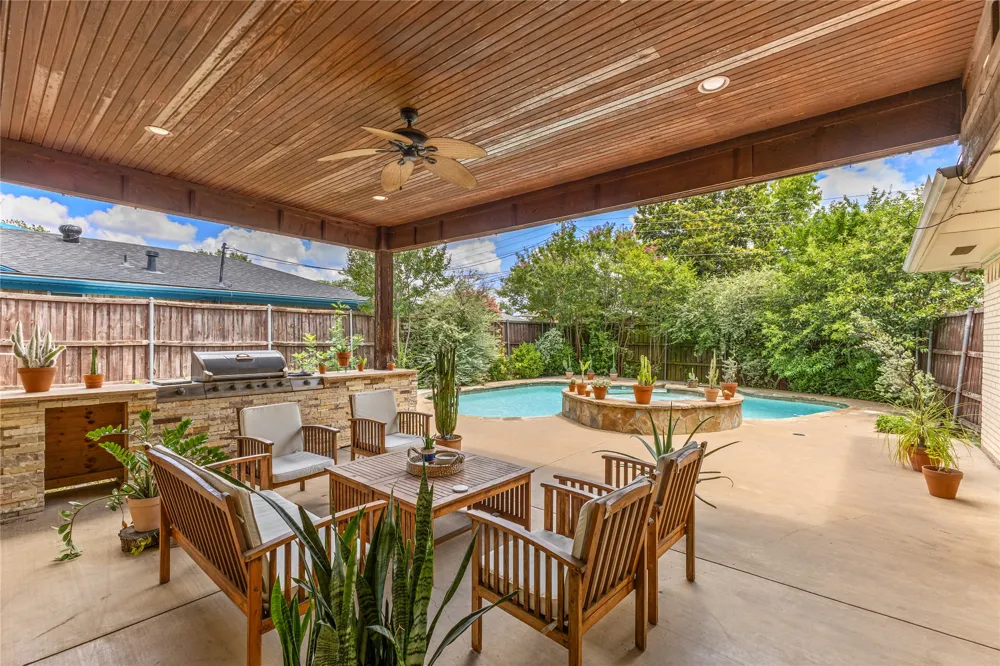 2304 babalos Lane Dallas, TX 75228