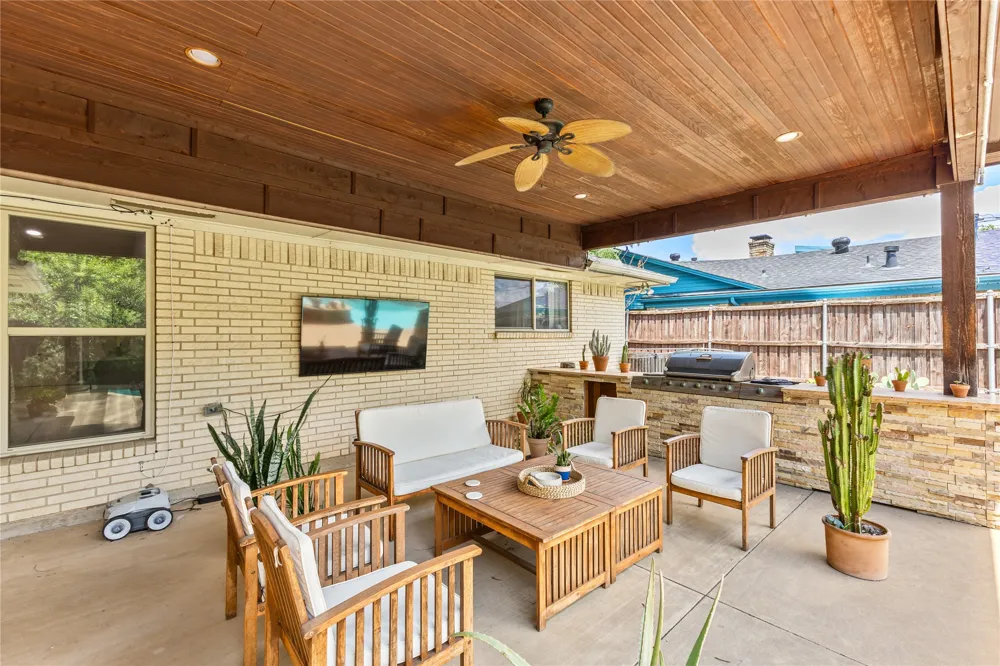 2304 babalos Lane Dallas, TX 75228