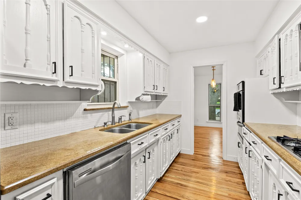 2304 babalos Lane Dallas, TX 75228