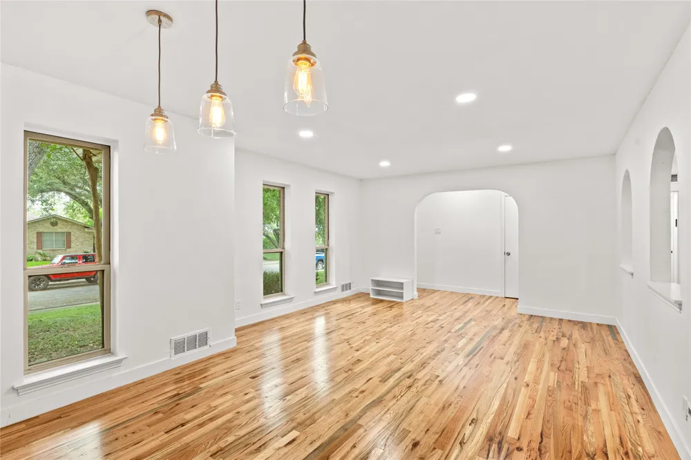 2304 babalos Lane Dallas, TX 75228