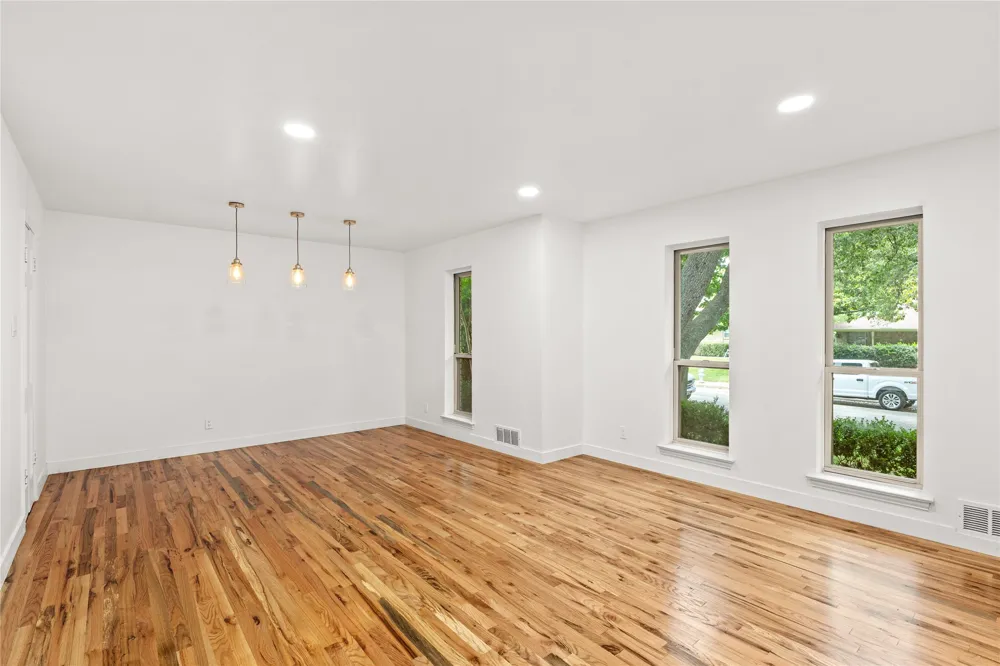 2304 babalos Lane Dallas, TX 75228