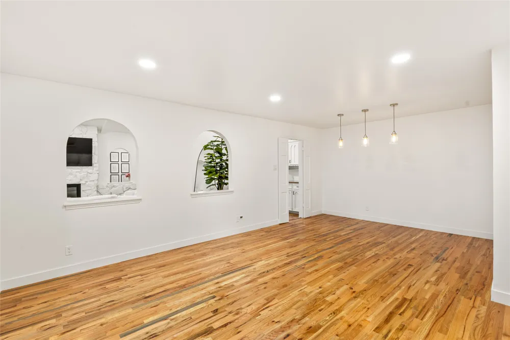 2304 babalos Lane Dallas, TX 75228