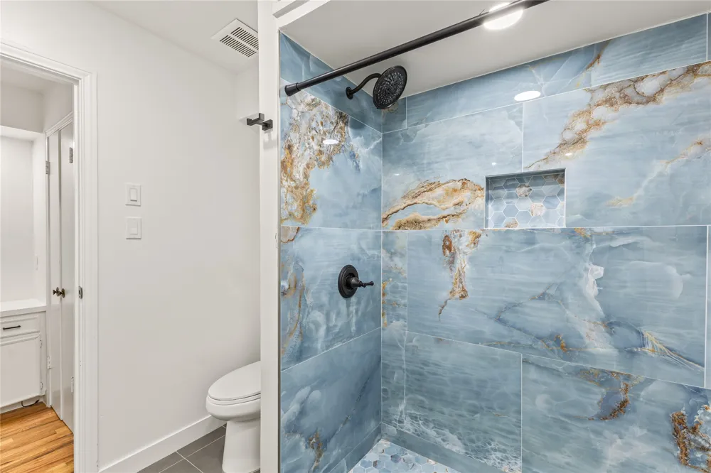 2304 babalos Lane Dallas, TX 75228