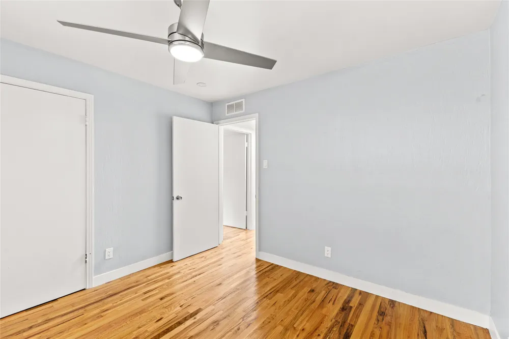 2304 babalos Lane Dallas, TX 75228