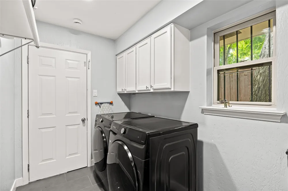 2304 babalos Lane Dallas, TX 75228