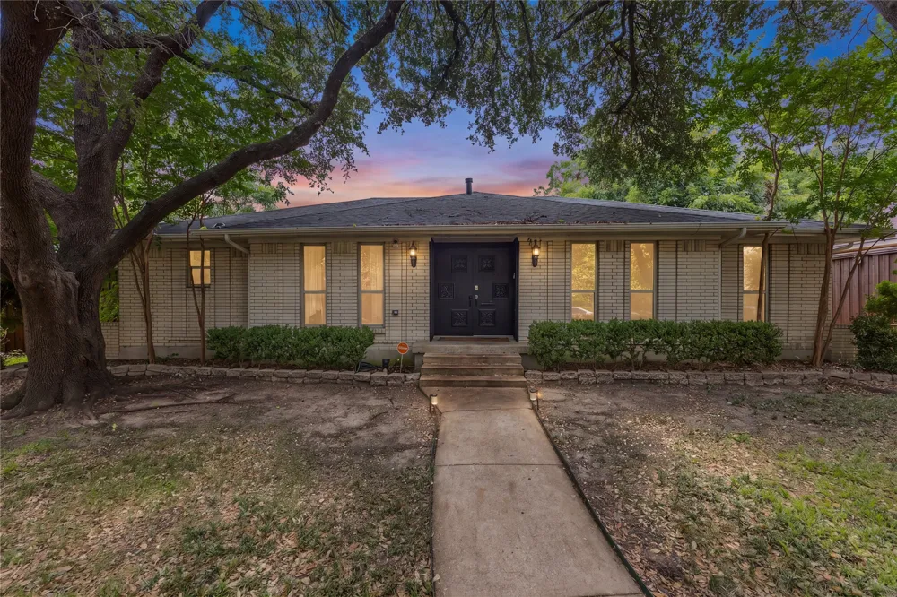 2304 babalos Lane Dallas, TX 75228