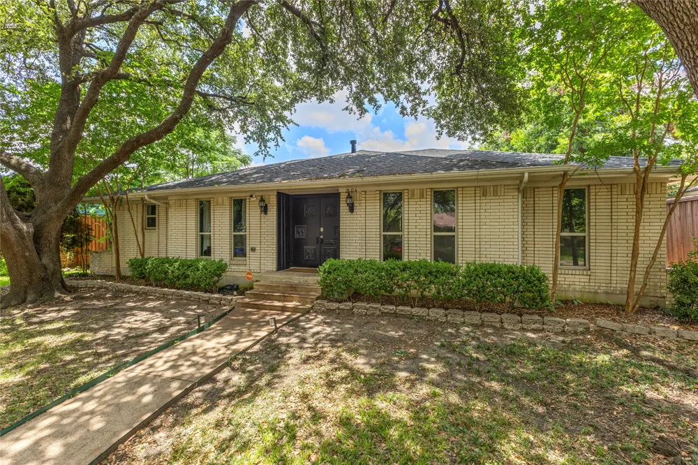 2304 babalos Lane Dallas, TX 75228