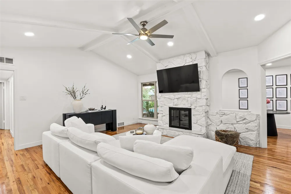 2304 babalos Lane Dallas, TX 75228
