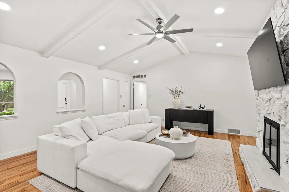 2304 babalos Lane Dallas, TX 75228