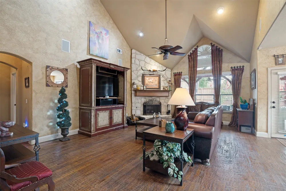 608 Chalk Hill Lane Murphy, TX 75094