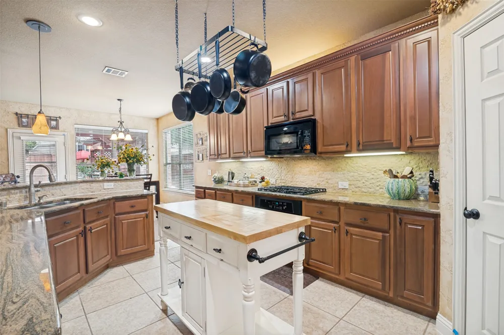 608 Chalk Hill Lane Murphy, TX 75094