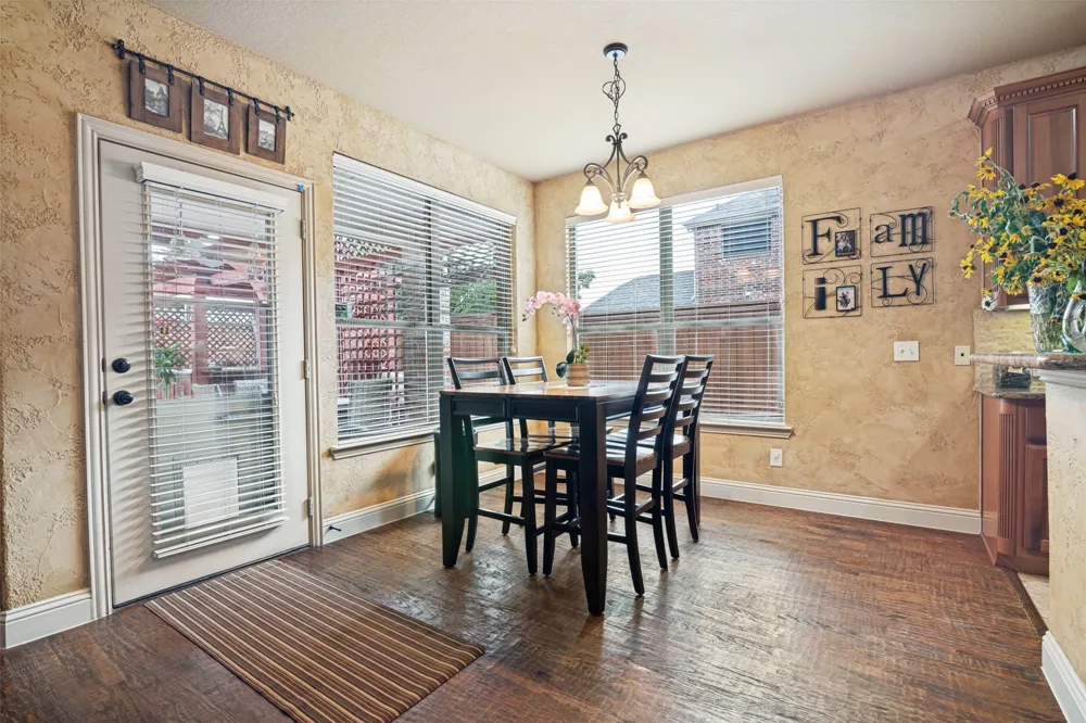608 Chalk Hill Lane Murphy, TX 75094