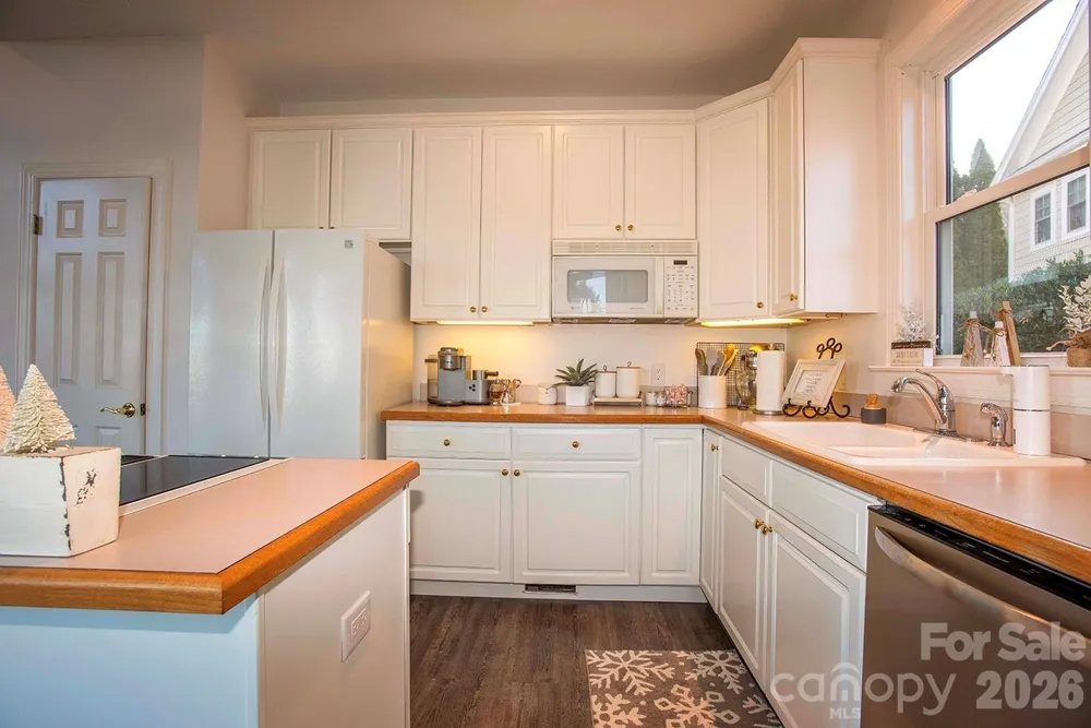 40 Bunker Court Mills River, NC 28759