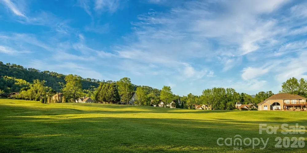 40 Bunker Court Mills River, NC 28759