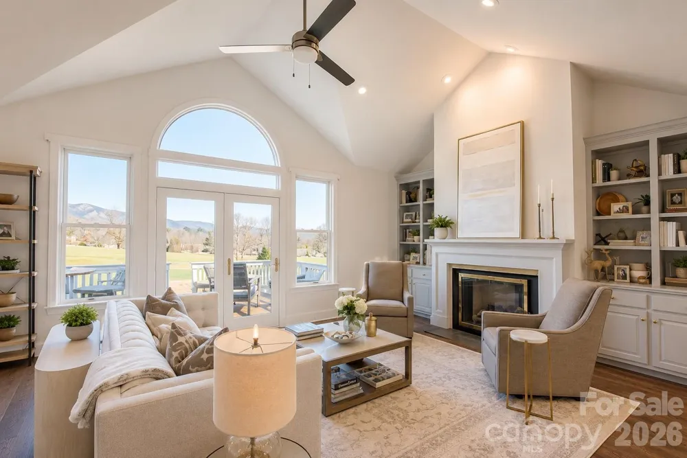 40 Bunker Court Mills River, NC 28759
