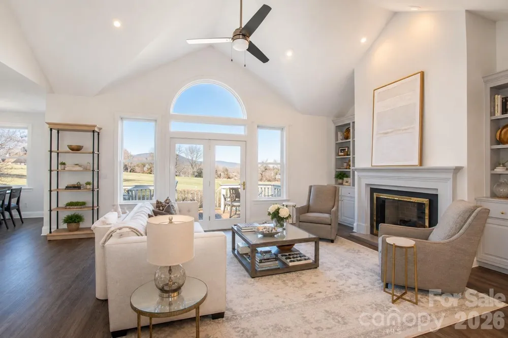 40 Bunker Court Mills River, NC 28759