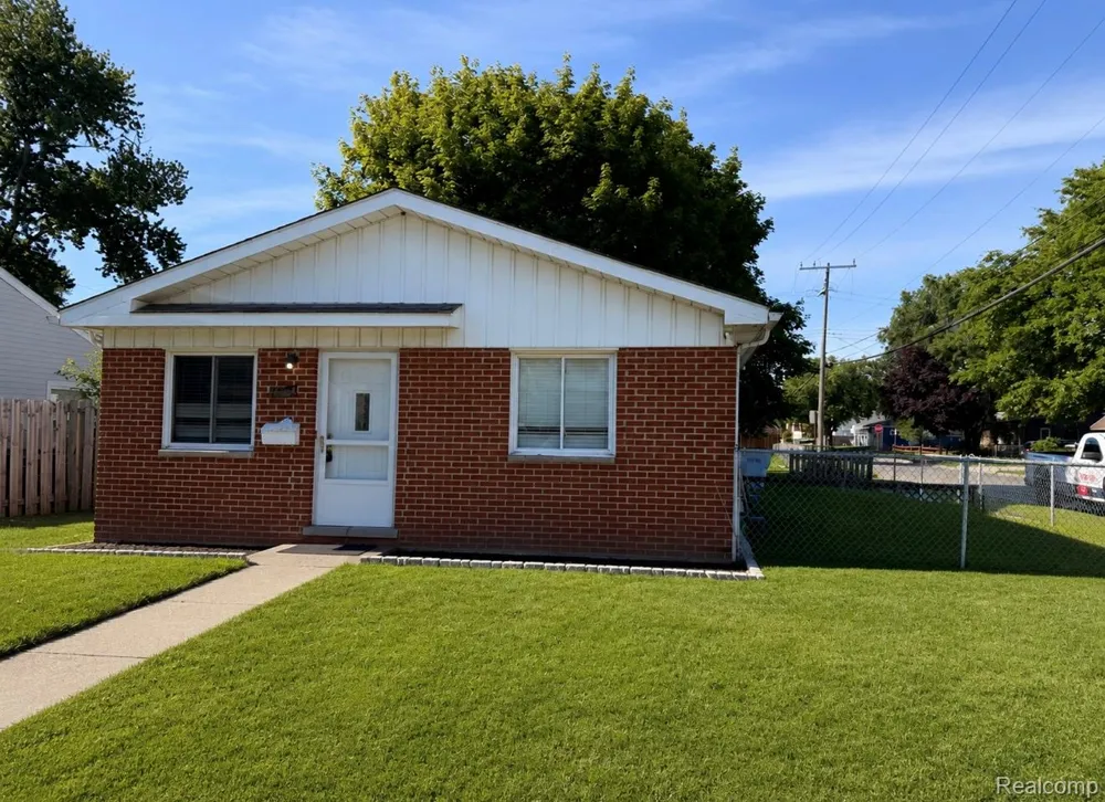 1704 E Meyers Avenue Hazel Park City, MI 48030