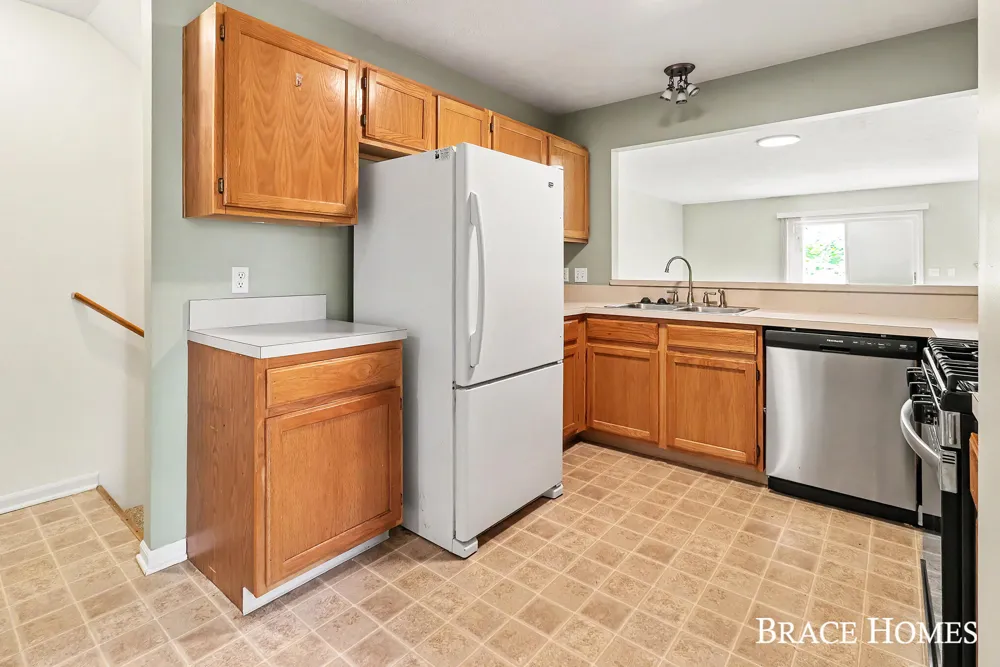 1776 Grand Court NE Grand Rapids Charter Township, MI 49525