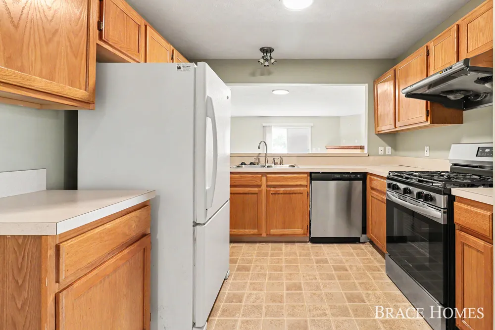 1776 Grand Court NE Grand Rapids Charter Township, MI 49525