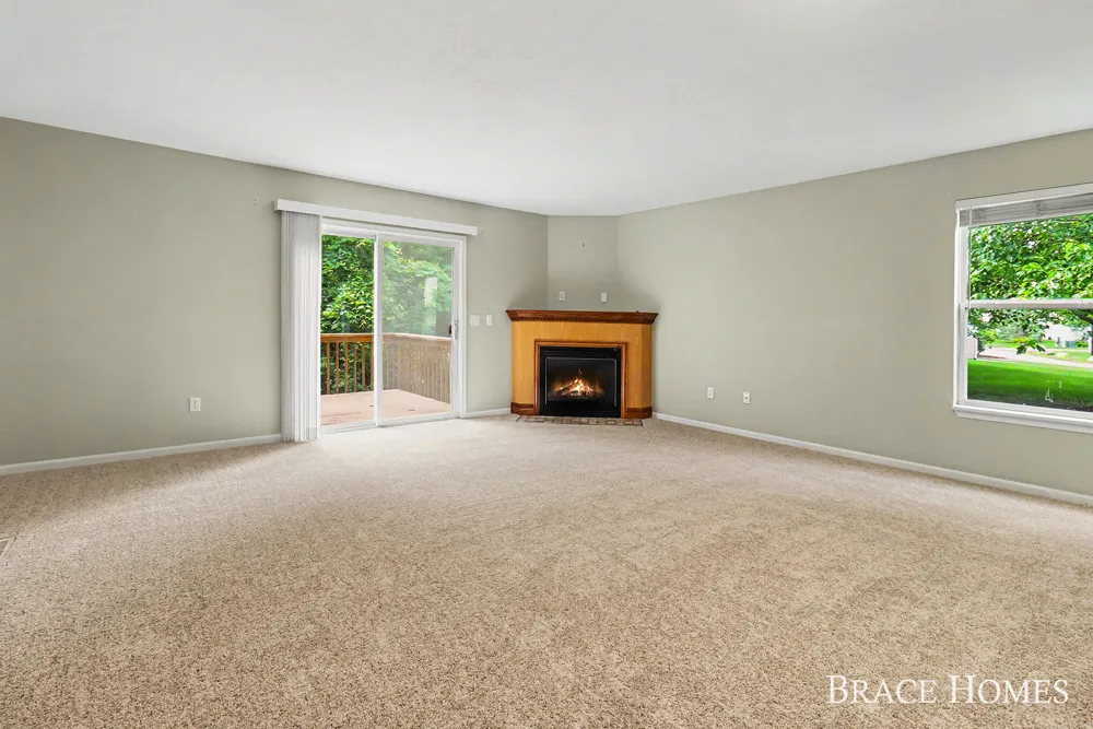 1776 Grand Court NE Grand Rapids Charter Township, MI 49525