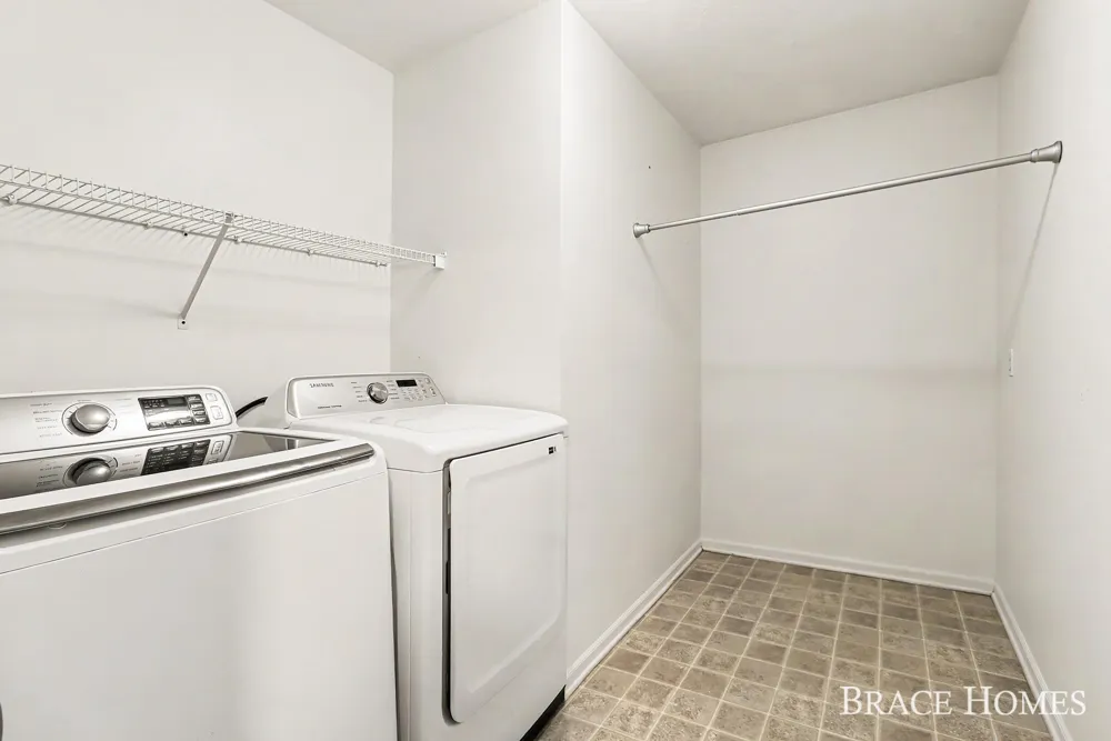 1776 Grand Court NE Grand Rapids Charter Township, MI 49525