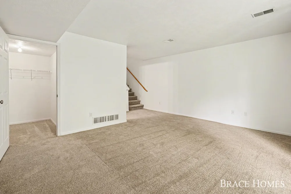 1776 Grand Court NE Grand Rapids Charter Township, MI 49525