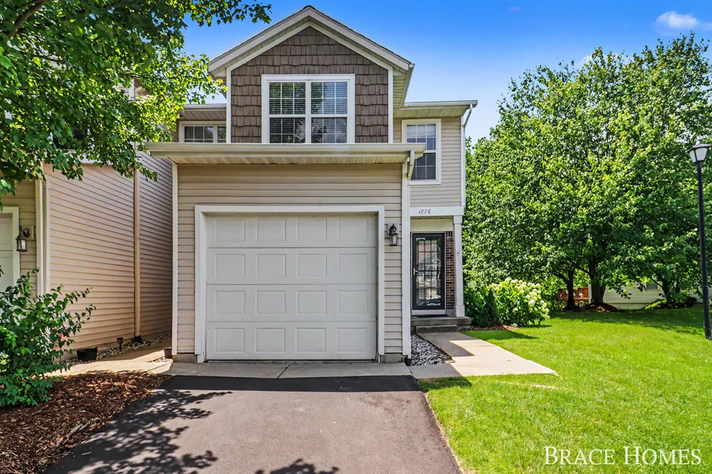 1776 Grand Court NE Grand Rapids Charter Township, MI 49525