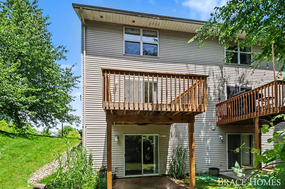 1776 Grand Court NE Grand Rapids Charter Township, MI 49525