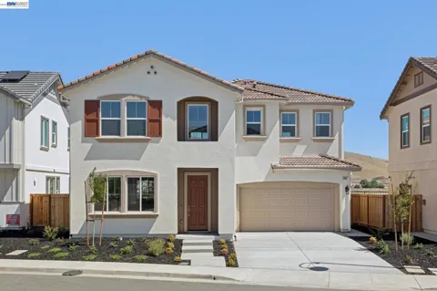 2404 Golden Way