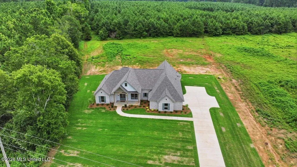 619 Dry Creek Road Magee, MS 39111