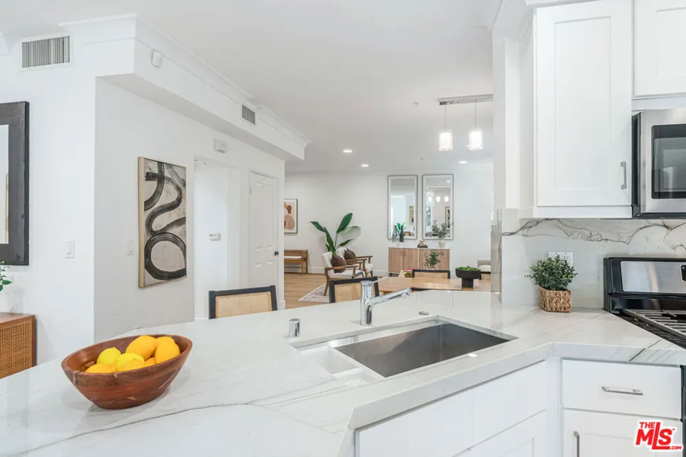 6020 Seabluff Drive #114 Playa Vista, CA 90094