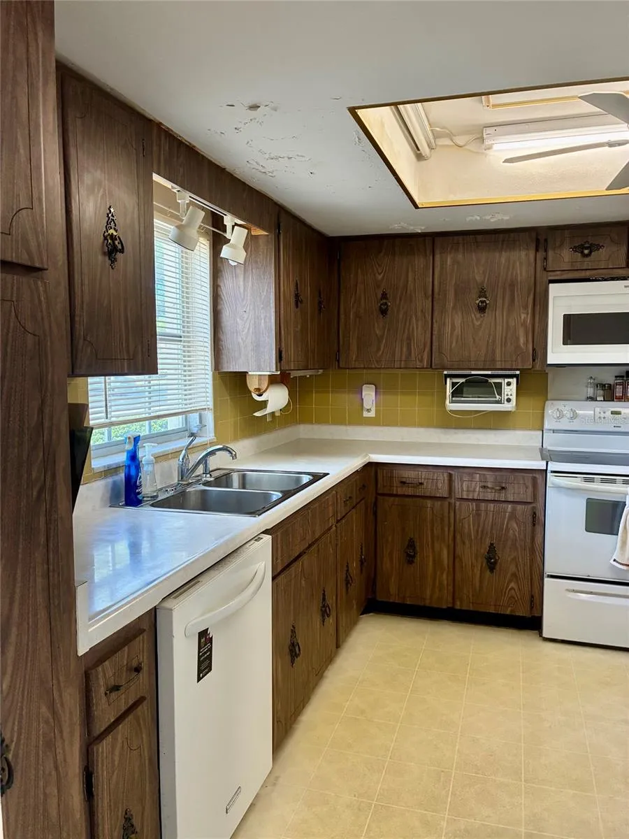 1657 S LAKE AVENUE #1 Clearwater, FL 33756