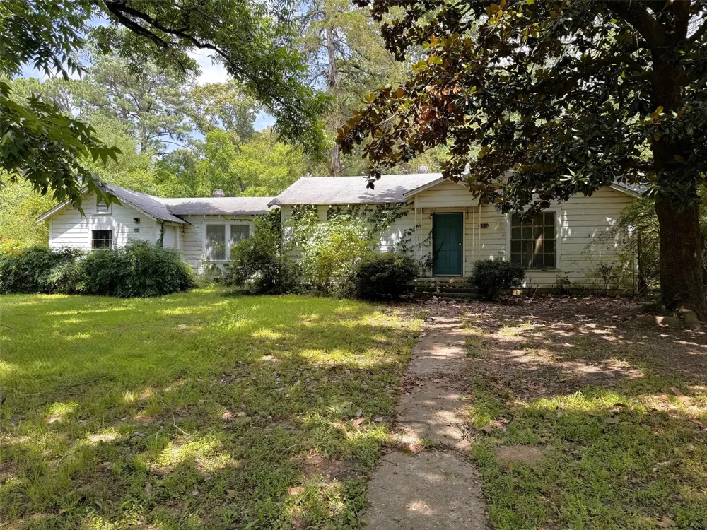 406 Pace Ave. Naples, TX 75568