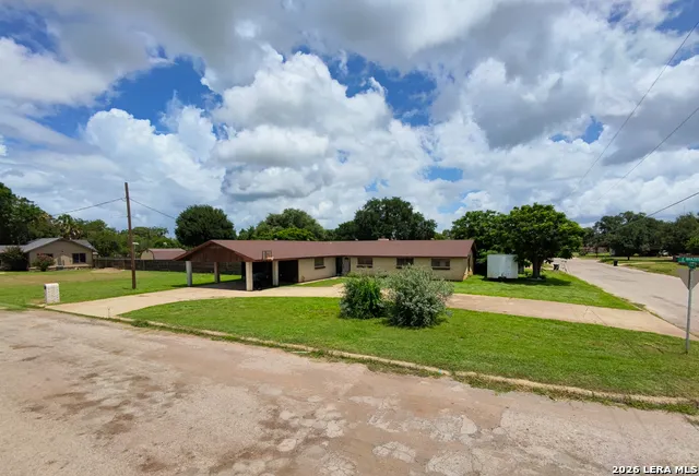 717 E. Brazos Pearsall, TX 78061