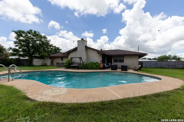 717 E. Brazos Pearsall, TX 78061