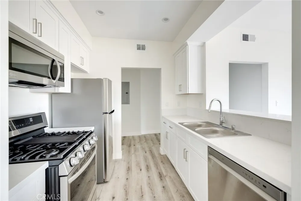 14526 Hartland Street #103 Van Nuys, CA 91405