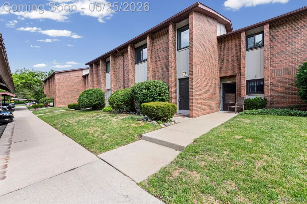 33693 Pondview Circle Livonia City, MI 48152