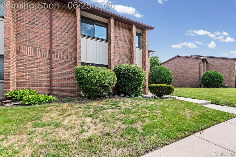 33693 Pondview Circle Livonia City, MI 48152