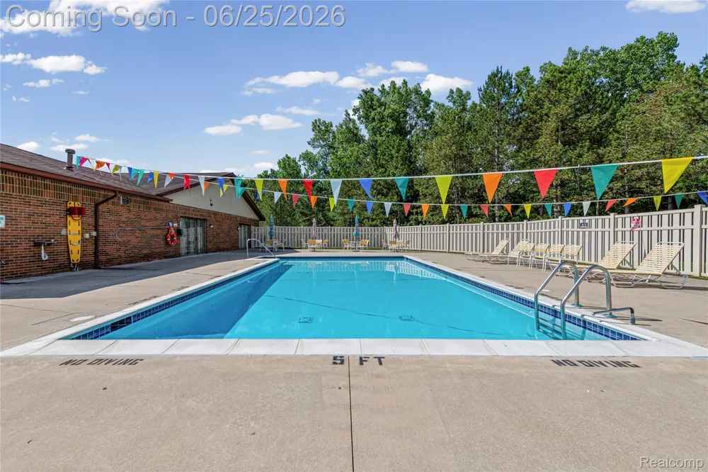 33693 Pondview Circle Livonia City, MI 48152
