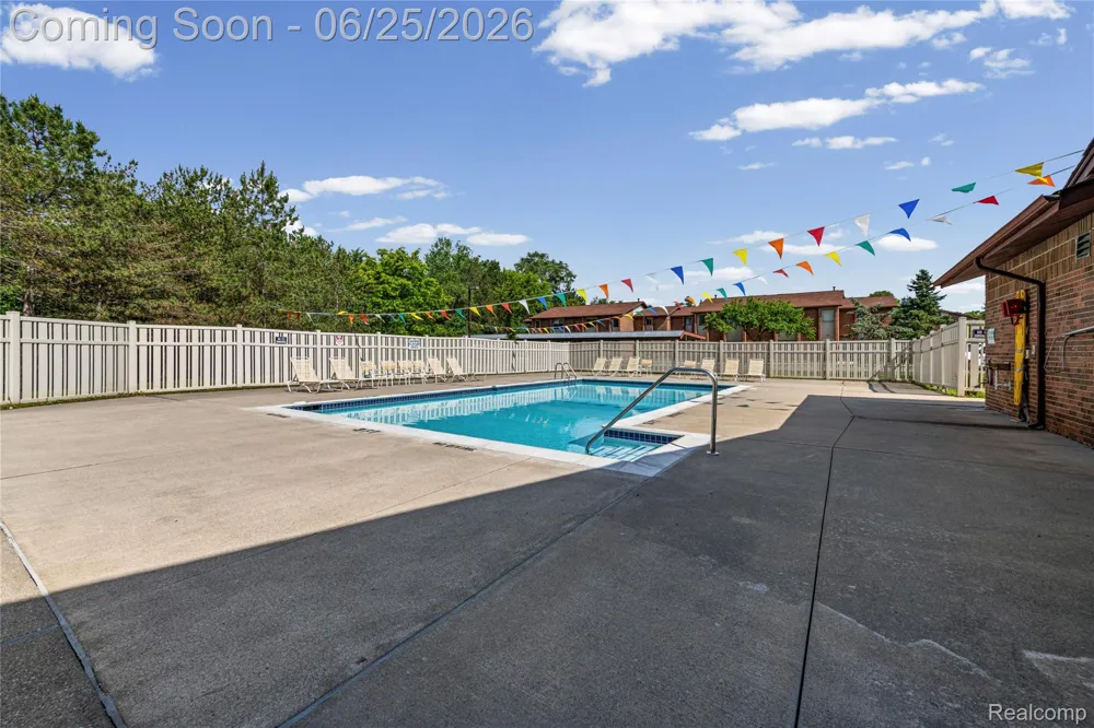 33693 Pondview Circle Livonia City, MI 48152