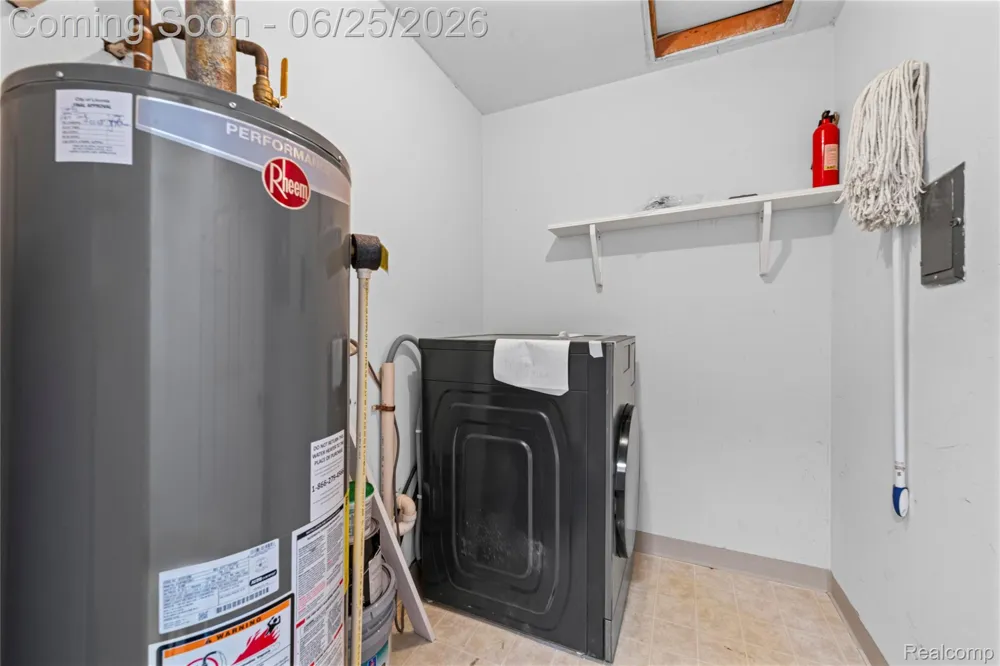 33693 Pondview Circle Livonia City, MI 48152