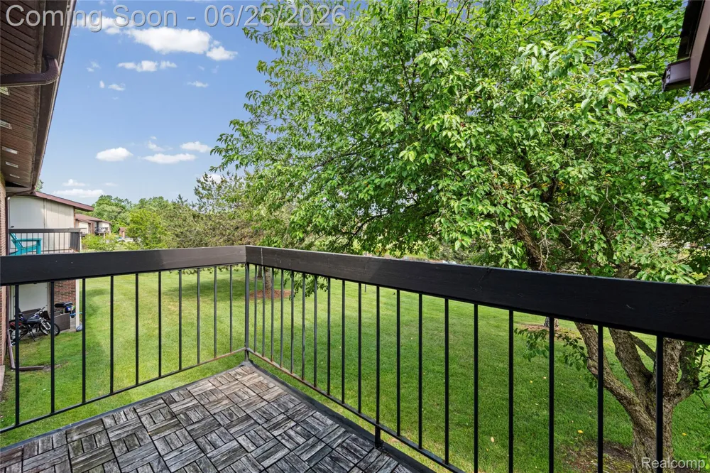 33693 Pondview Circle Livonia City, MI 48152