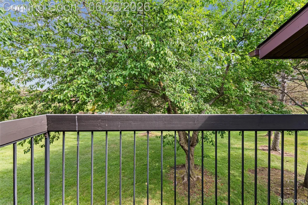 33693 Pondview Circle Livonia City, MI 48152