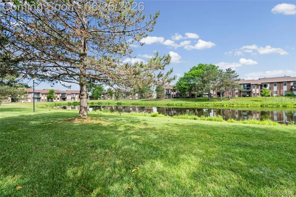 33693 Pondview Circle Livonia City, MI 48152