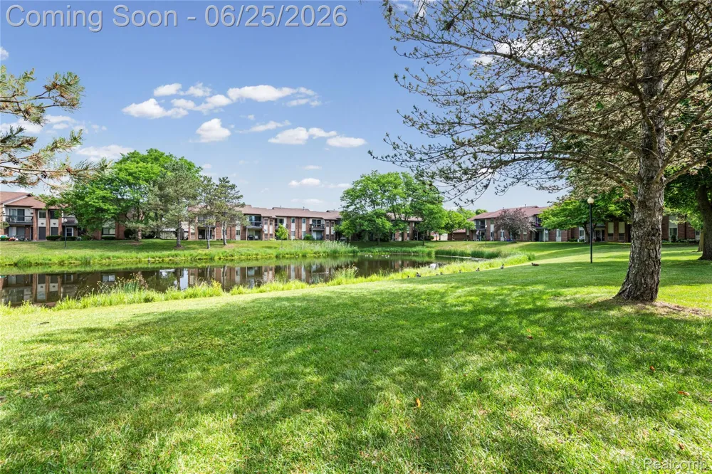 33693 Pondview Circle Livonia City, MI 48152