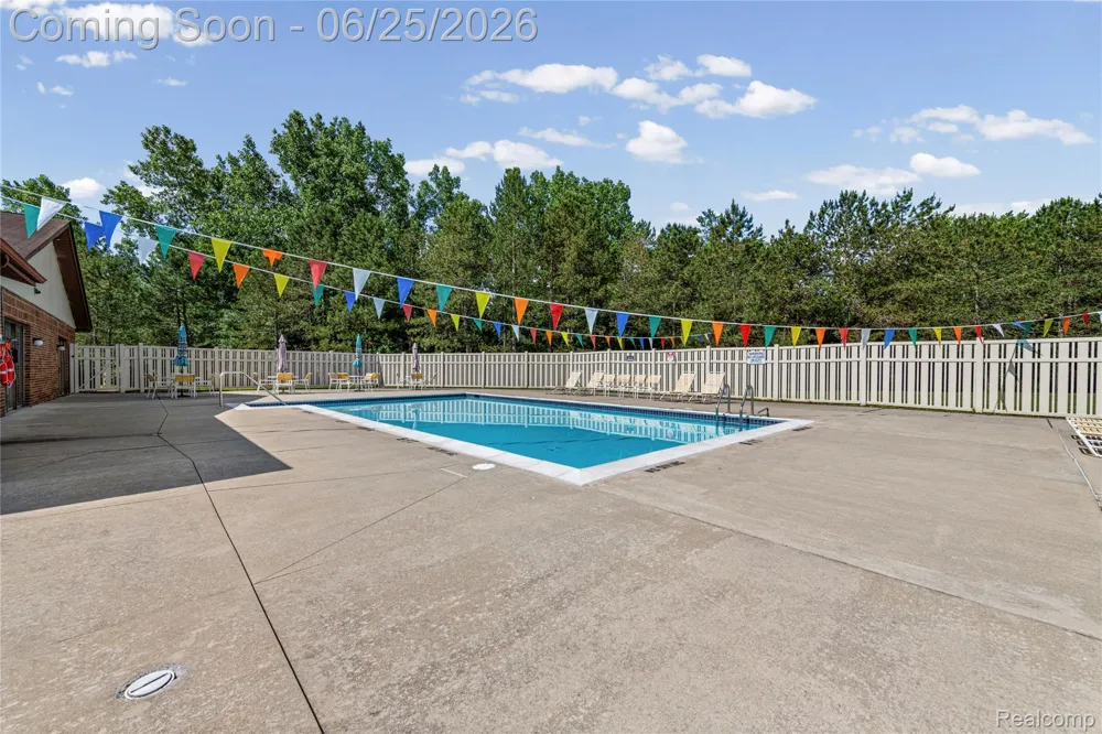 33693 Pondview Circle Livonia City, MI 48152