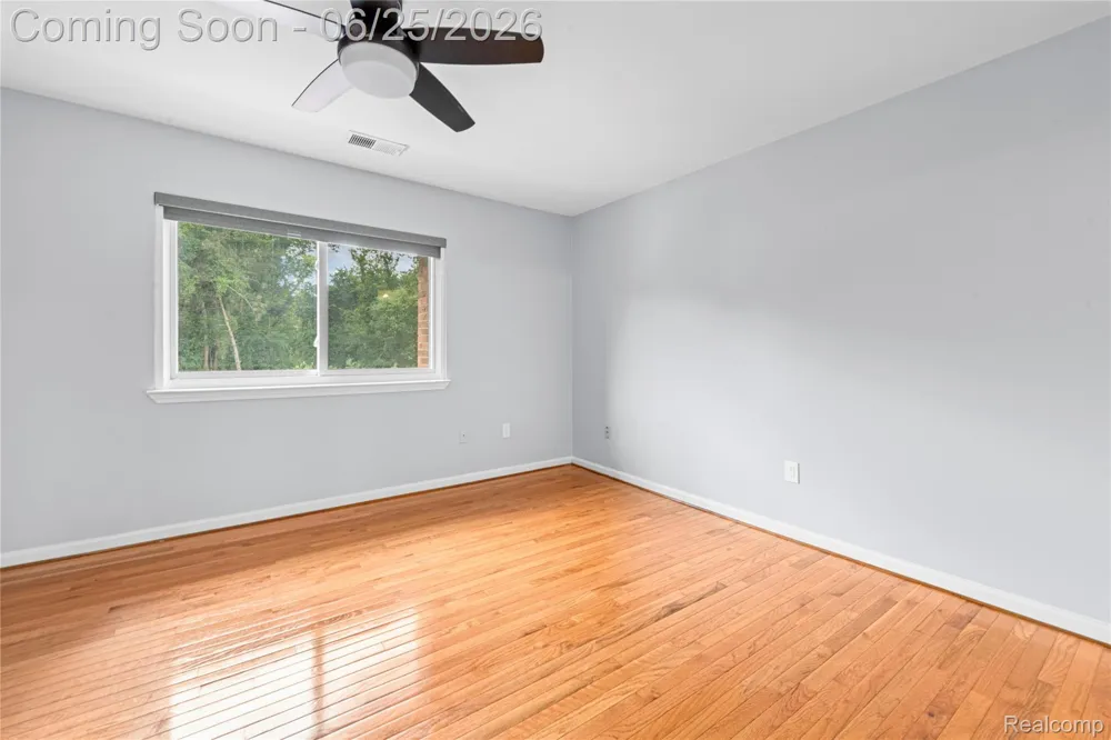 33693 Pondview Circle Livonia City, MI 48152
