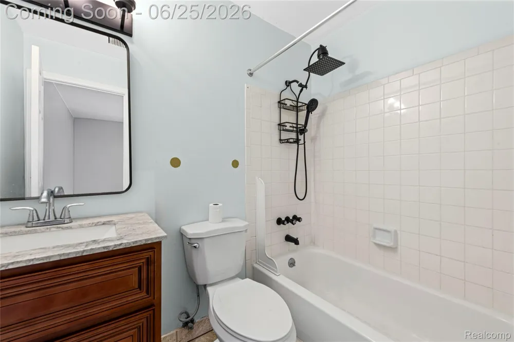 33693 Pondview Circle Livonia City, MI 48152