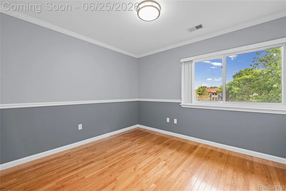 33693 Pondview Circle Livonia City, MI 48152