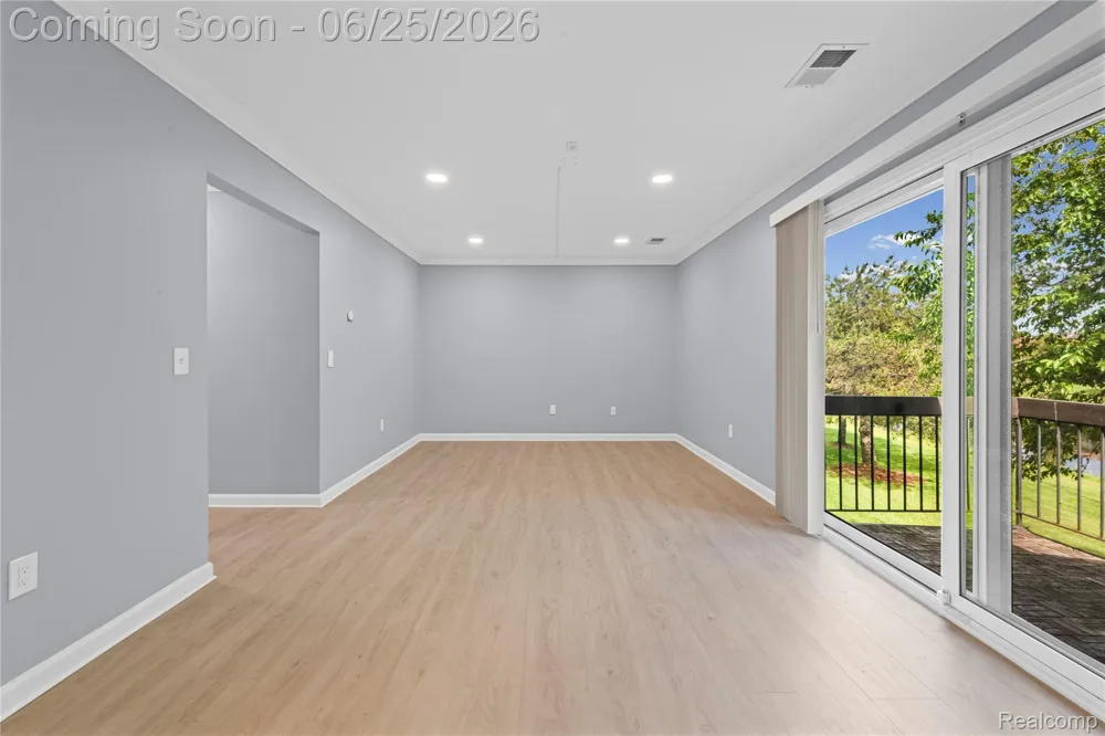 33693 Pondview Circle Livonia City, MI 48152